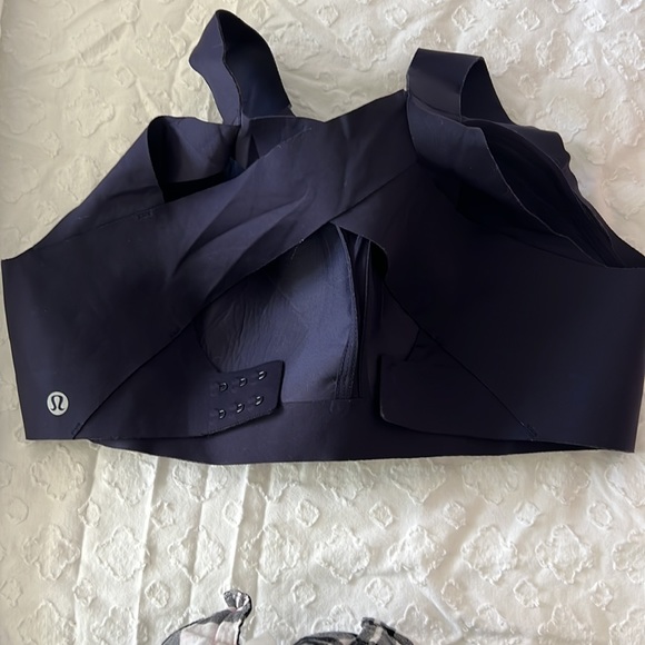 Lululemon - Picture 2 of 2